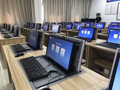 计算机技术系组织老师培训云机房操作技能