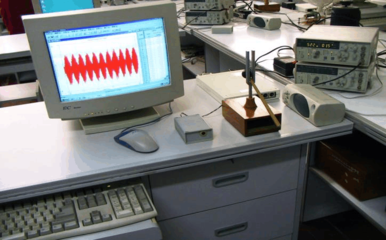 实验7-6 用计算机实测技术研究声波和波